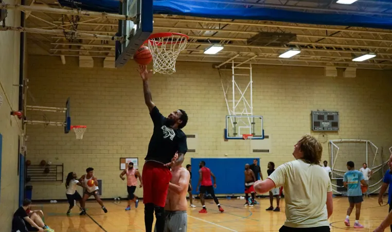 Man playing basektball